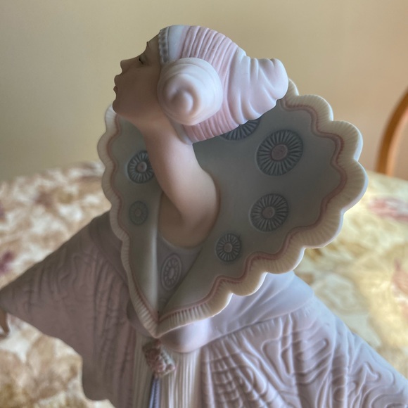 RETIRED 1998 ‘QUIONE LLADRO’ PORCELAIN FIGURINE-Item# 01016284 - Picture 4 of 15
